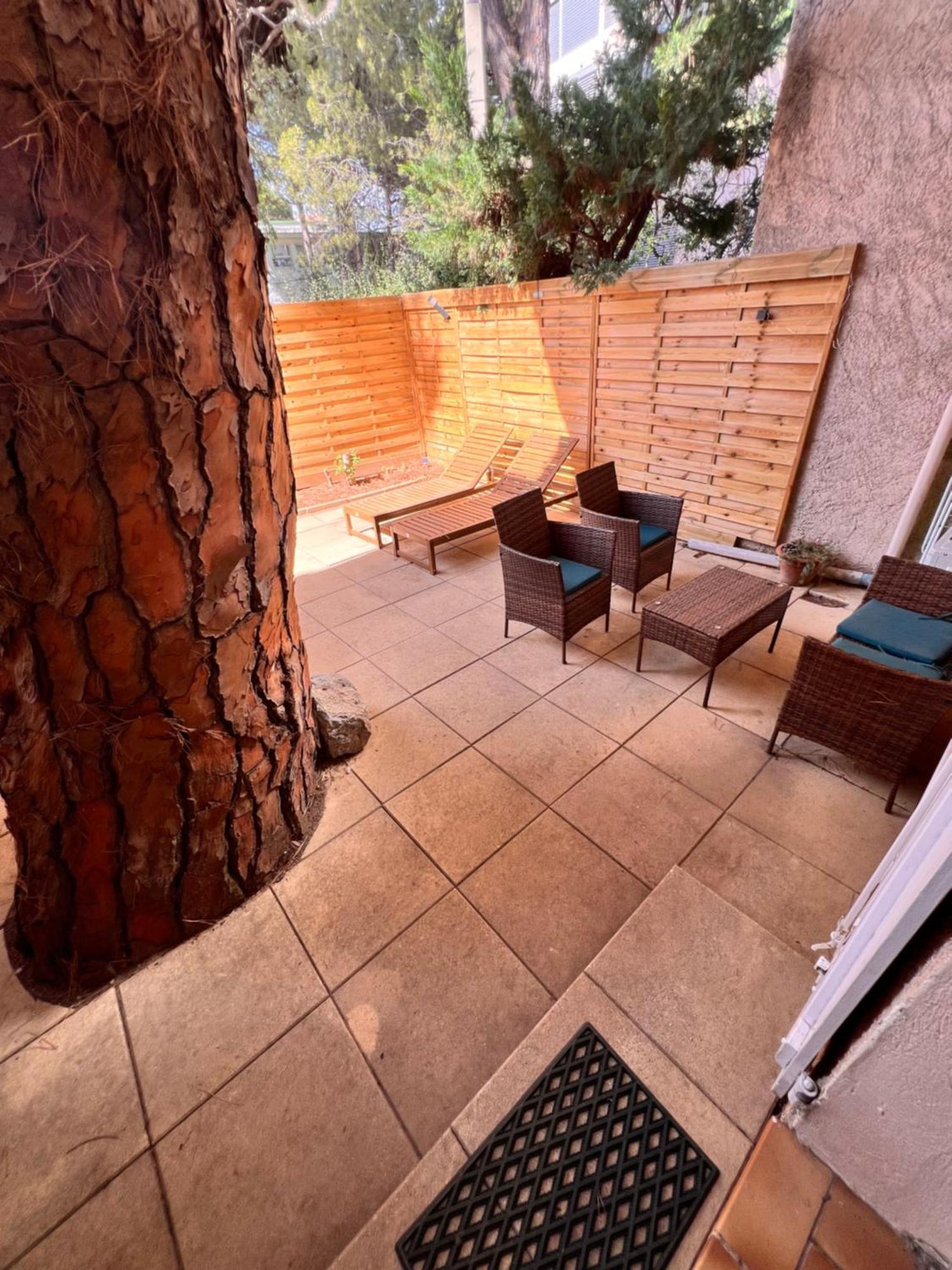 Sympathique Studio En Rez De Jardin Dans Residence Hyeres Exterior photo